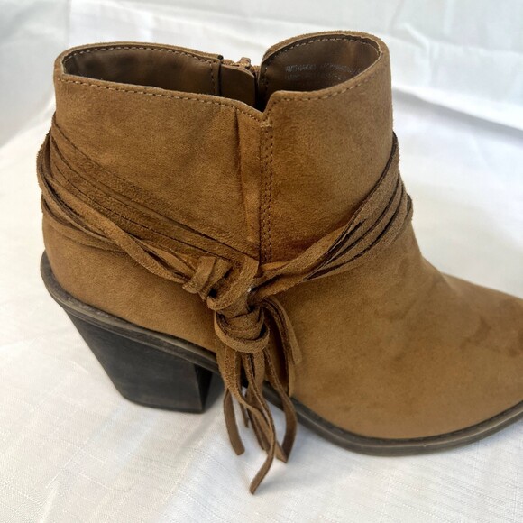 Time and True Faux Suede Heeled Tassel Brown Booties Size 8 - Picture 2 of 9